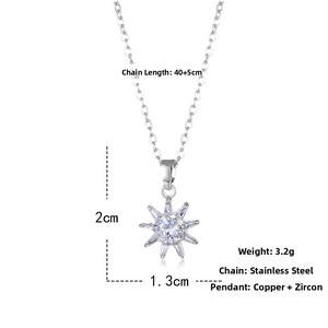 Vue détaillée du collier pendentif tournesol en argent avec zircons et chaîne ajustable