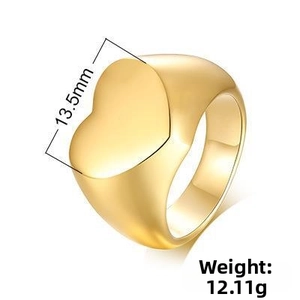 Detail view of 12.11g gold chain ring featuring a 13.5mm heart shaped signet surface