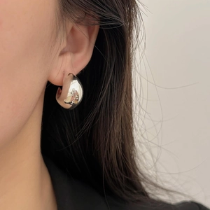 Minimalist silver chunky water drop earrings with mirror polished finish for women