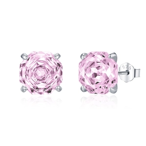 Boucles d'oreilles puces en argent 925 avec pierre rose taille rose sur fond blanc pur