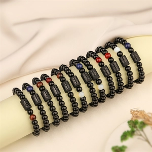 Set aus 12 Sternzeichen-Armbändern mit Tigerauge, Achat und matten Perlen