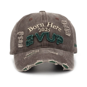 Casquette de baseball vintage avec broderie 3D et détails vieillis en marron foncé délavé