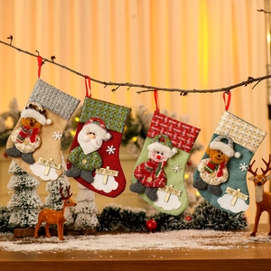 Lot de 4 petites chaussettes de Noël en lin avec renne 3D et décorations de Père Noël