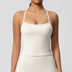Dettaglio cuciture del reggiseno sportivo e tessuto spazzolato morbido beige crema