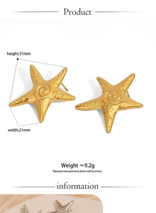 Detailed size specifications of the gold starfish earrings with height and width dimensions