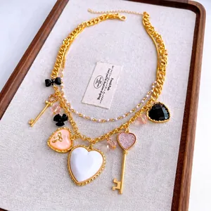 Collana vintage regolabile con ciondoli a cuore e chiave con catena dorata e perle