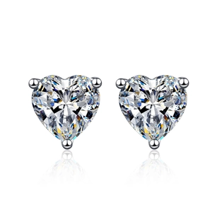 Elegant S925 sterling silver heart-shaped moissanite stud earrings with mirror reflection