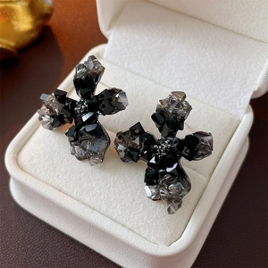 Boucles d'oreilles fleur en cristal style gothique sombre avec tiges en argent pour femme