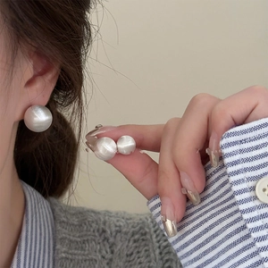 Elegant brushed white round stud earrings with cat eye luster for women