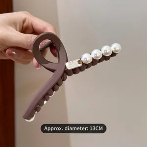 Pince à cheveux mate marron avec perles et design torsadé de 13cm pour les femmes