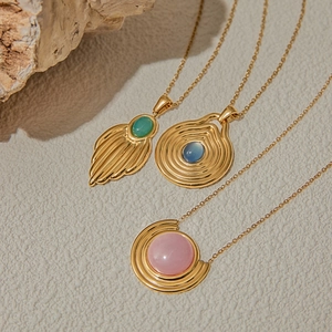 Vintage vergoldete Edelstahlhalsketten mit bunten Edelsteinanhängern für Damen