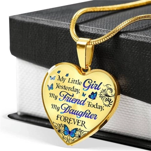 Collier cœur doré avec gravure papillon et message émotionnel dans son coffret cadeau
