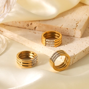 Anello In Acciaio Inossidabile A Triplo Strato Placcato Oro 18K Con Zirconi Gioielli Stile Ins Per Donne