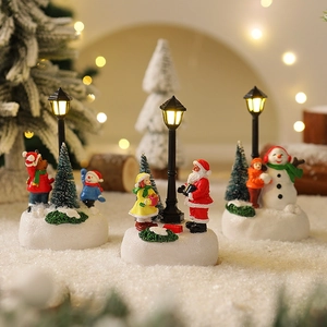 Decorazioni Natalizie In Resina Luminosa Micro Paesaggio Babbo Natale Pupazzo Di Neve Miniatura Lampione LED Arredo Scrivania