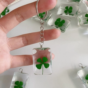 Natural four leaf clover keychain with green dried flower resin rectangle pendant