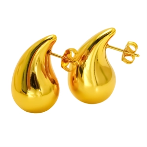 Boucles d'oreilles gouttes d'or polies pour femmes avec finition brillante et courbes