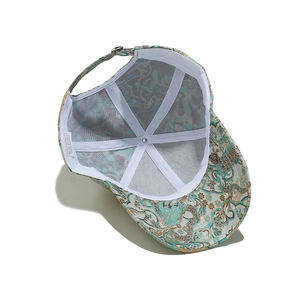 Detail of the 6-panel structure and floral jacquard lining inside the baseball cap