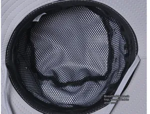 Détail de la doublure en maille respirante à l'intérieur du chapeau de soleil de plein air