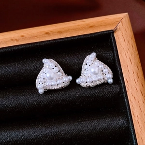 Triangle stud earrings with pearls and pavé zircons in gold plated silver setting