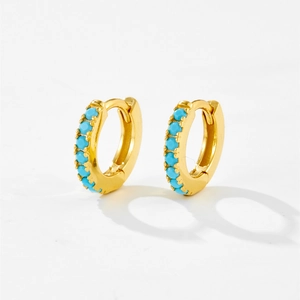 Eleganti orecchini huggie in argento 925 dorato con pietre di zirconia blu turchese