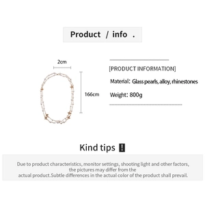 Vue détaillée du collier de perles de 166cm avec strass et accents d'étoiles