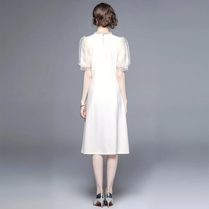 Robe midi française blanc cassé élégante avec manches bouffantes perlées pour femme