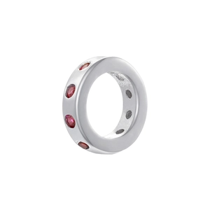 Vue détaillée de l'entretoise en argent avec cristaux rouges pour la fabrication de bijoux