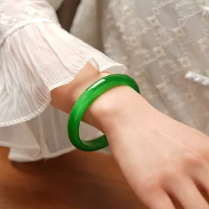 Elegant green cat-eye stone round bangle for women with luxury polished finish