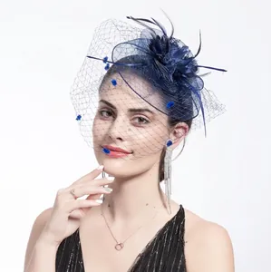 Vintage Fascinator Hut in Dunkelblau mit Feder-Schleier und Blumennetz für Brautmode