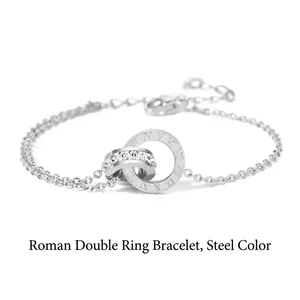 Détail d'un bracelet en acier à double anneau romain avec maillons fins et finition polie