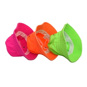 Set van drie bucket hats van gewassen katoen in roze oranje en neon groen met koorden