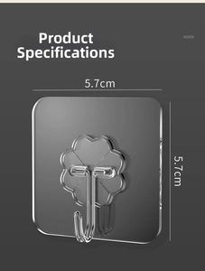 Detail eines transparenten Klebehakens mit Kleeblattmuster und 5,7 cm Abmessungen