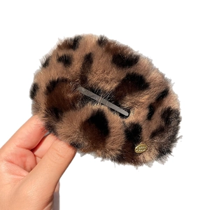 Chic leopard print plush hair clip for women with premium faux fur and oval design