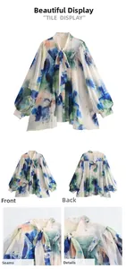 Λεπτομέρεια από σιφόν πουκάμισο tie-dye με φιόγκο στο κολάρο και φουσκωτά μανίκια