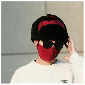 Chapeau de trappeur rouge d'hiver avec masque à valve et doublure en polaire