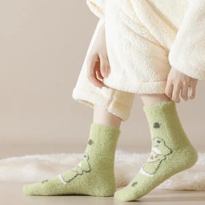 Cute green frog fuzzy mink fleece socks for women, warm plush thermal sleep floor socks