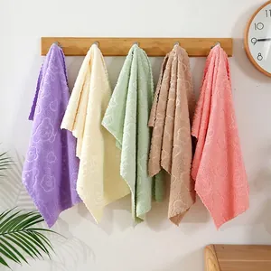 Coral Fleece Face Towel Soft Absorbent Embossed Bear Head Pattern Hand Towel For Bathroom Scalloped Edge