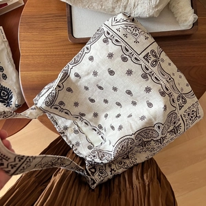 Sac fourre-tout vintage en coton et lin avec motif cachemire marron et bouton de fermeture