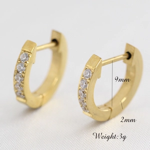 Macro detail of 18K gold plated hoop earrings with dimensions 9mm inner diameter and 3g weight