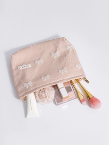 Beauty case rosa con fiocco a rilievo, ricami e dettagli con cuciture a griglia