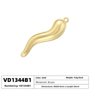 Detail of gold S-shaped chili pendant in brass with 30mm length and 4.8g weight