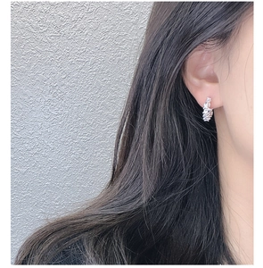 Close-up of S925 sterling silver hoop earring featuring hammered texture and metallic shine