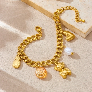 Bracelet double chaîne doré avec breloques d'ours, d'ananas, de cœur et de perles sur pierre
