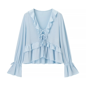 Elegante camicia jacquard azzurra a maniche lunghe con scollo a V a balze e lacci frontali