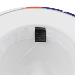 Détails internes du chapeau cowboy USA blanc montrant le coton et l'étiquette
