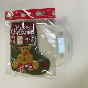 Weight display of a 16.9g knitted reindeer Christmas stocking with embroidery