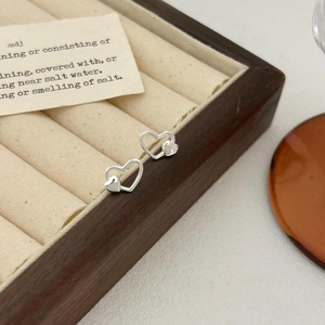 Minimalist 925 sterling silver heart earrings with double hollow design on wooden box