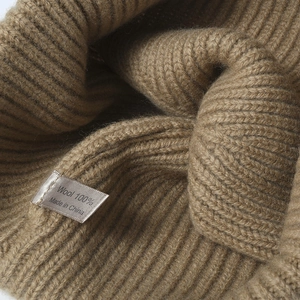 Dicke Rippstrick-Beanie aus Wolle in Kamelbraun mit weicher Textur und Wollsiegel