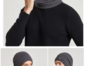 Detail von grau gestrickter Beanie und Schal Set mit warmem Fleece-Futter Textur