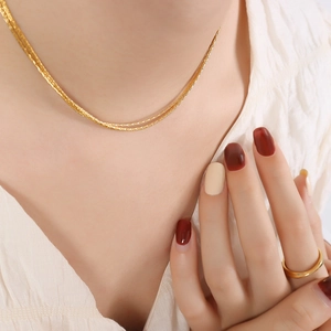 Elegant layered 18K gold-plated twist chain necklace for women in minimalist style